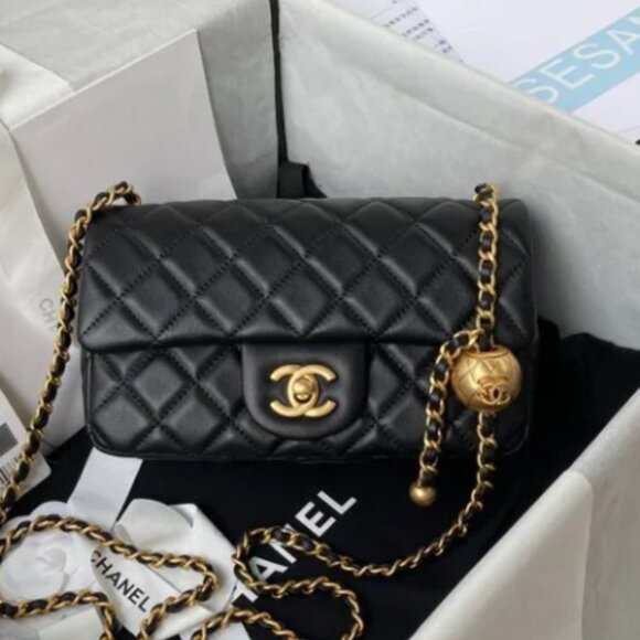 CHANEL Women Black Quilted Flap Bag - Picture 1 of 1